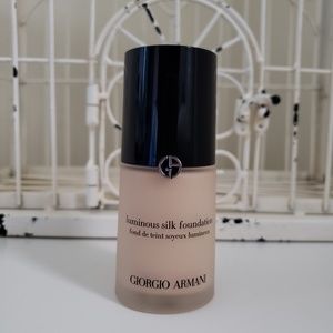Giorgio Armani Luminous Silk Foundation in 4